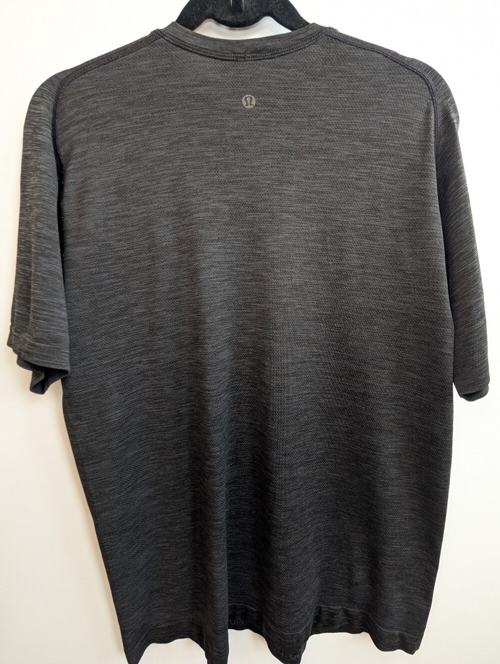 lululemon athletica Men’s Charcoal Heather Short Sleeve Tee